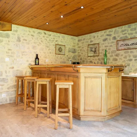 Vakantiehuis Lou Cantou Sur Lunain-piscine & Nordique